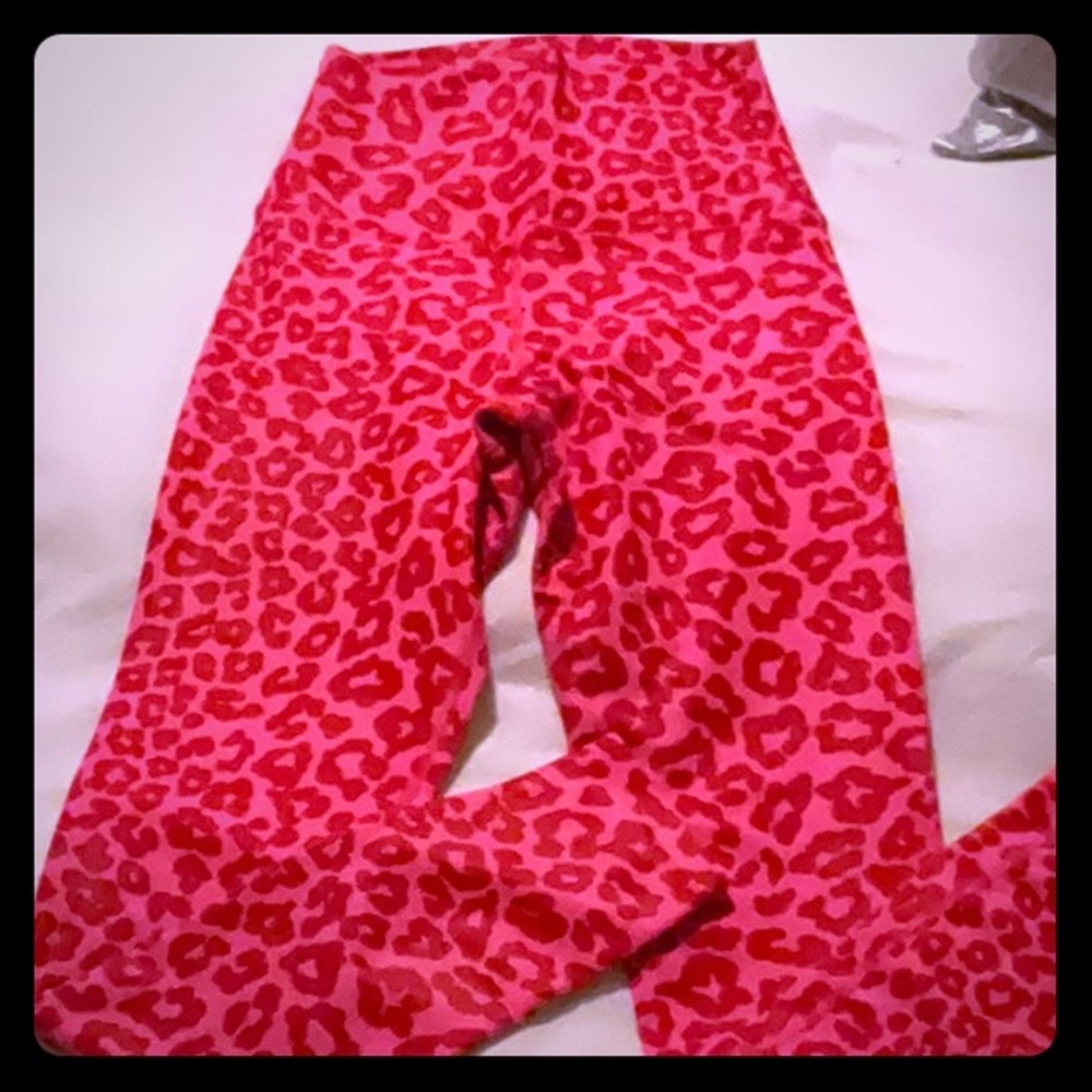 Beach Riot leggings small pink leopard